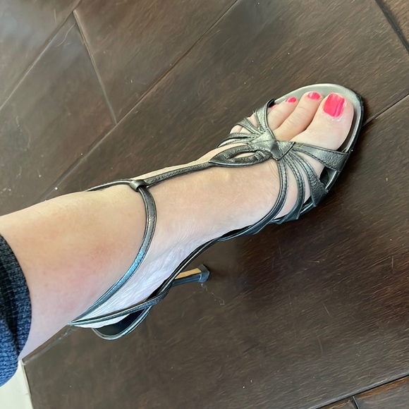 Silver Max Studio strappy sandals. Size 8 - Picture 1 of 5